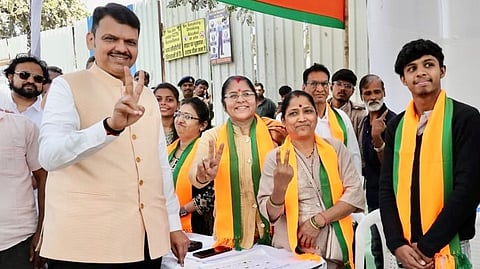 Devendra Fadnavis with bjp candidates