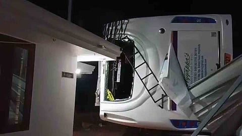 Tourist bus overturns17 students injured thiruvananthapuram