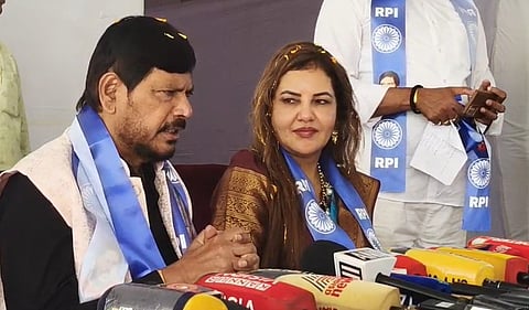 Union Minister Ramdas Athawale invites Chief Minister Pinarayi Vijayan to join NDA