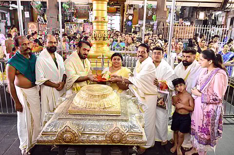 gold crown weighing 174 grams was offered to Guruvayur temple