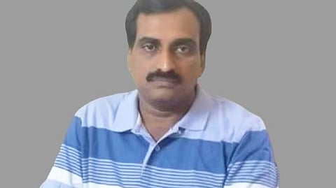 GST Intelligence officer was caught by Vigilance accepting a bribe