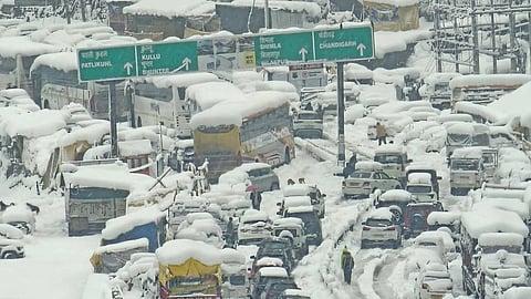 Heavy snowfall has brought travel in Jammu