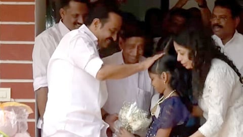 Vinodini gets artificial hand, VD. Satheesan mets