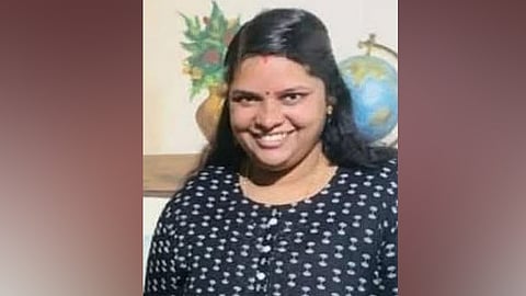 Woman arrested for gold theft by making husband believe she has a job in a bank