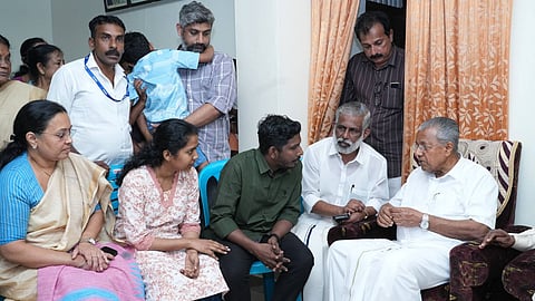 Chief Minister pinarayi Vijayan visits Alin Sherin's house
