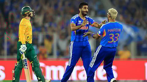 South Africa falters in war play, loses three wickets