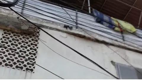 Accident again in Valiyangadi; Slab breaks and falls onto roof, no casualties