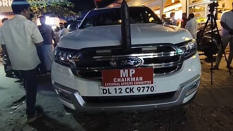 Three arrested for attempting to stop Shashi Tharoor's car, gunman injured