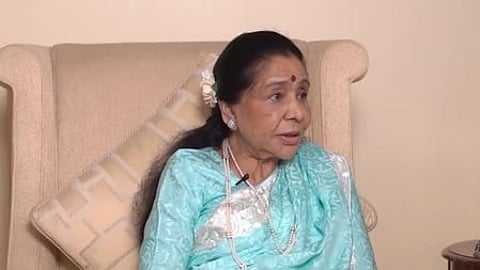 Asha Bhosle suffers cardiac arrest, gets admitted to Breach Candy Hospital