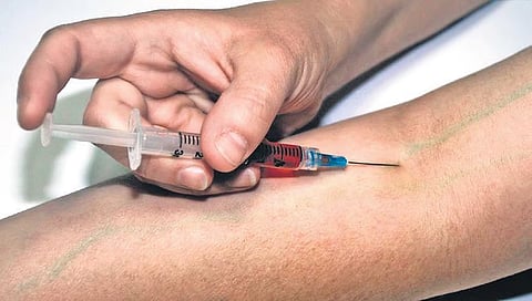 Men Inject Own Blood Back Into Their Bodies
