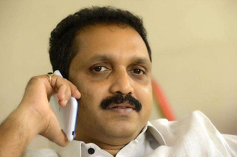 ശമ്പളം ഏകെജി സെന്ററില് നിന്നാണോ? സുരേന്ദ്രന് കണക്കിന് കൊടുത്ത് വാര്ത്ത അവതാരക