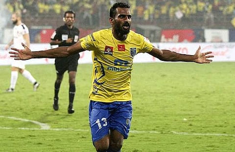 'കലിപ്പടക്കണം കപ്പടിക്കണം' ആവേശമായി കേരള ബ്ലാസ്റ്റേഴ്സിന്റെ തീം സോങ്