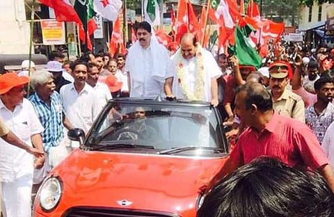 'കേരളത്തിലെ ഇടതുനേതാവിന്റെ ഹവാല ബന്ധം പുറത്ത്'; കോടിയേരിയുടെ വിവാദ വാഹനയാത്ര ദേശീയ തലത്തില് പ്രചരണായുധമാക്കി ബിജെപി