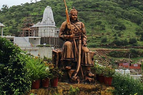 കോളേജ് വിദ്യാര്ത്ഥികളാണോ എങ്കില് ആര്എസ്എസ് കേന്ദ്രത്തില് പഠനയാത്ര നടത്തണമെന്ന് ബിജെപി സര്ക്കാര്