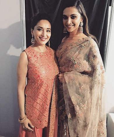 ഫിലിം ഫെയര് അവാര്ഡ്സ് നിശയില് തിളങ്ങി ദീപികാ പദുക്കോണും മാധുരി ദീക്ഷിത്തും (ചിത്രങ്ങള് കാണാം)