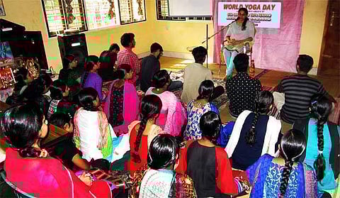 ലൈംഗിക പീഡനവും മയക്കുമരുന്ന് ഉപയോഗവും തുടര്ക്കഥ; യോഗാ കേന്ദ്രത്തിനെതിരെ മുന് അധ്യാപകന്