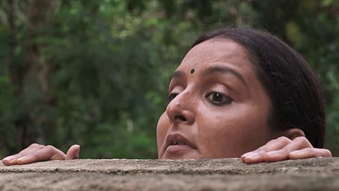 ഉദാഹരണം സുജാത യുഎഇലേക്ക്