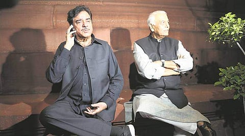 യശ്വന്ത് സിന്ഹയും ശത്രുഘ്നന് സിന്ഹയും പാര്ട്ടിയില് നിന്ന് രാജിവെയ്ക്കണമെന്ന് ബിജെപി