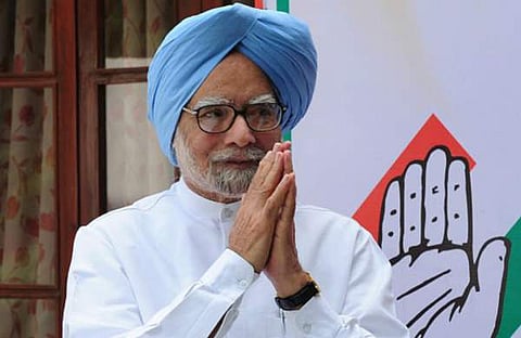 സമ്പദ് വ്യവസ്ഥ അപകടനില തരണം ചെയ്തുവെന്ന അബദ്ധ ധാരണയില് മോദി സര്ക്കാര് അഭിരമിക്കരുത്: മന്മോഹന് സിങ്