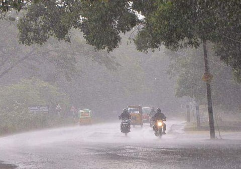 കാലവർഷം ; സംസ്ഥാനത്ത് റെഡ് അലർട്ട് പിൻവലിച്ചു, ജാഗ്രത പാലിക്കാൻ നിർദ്ദേശം
