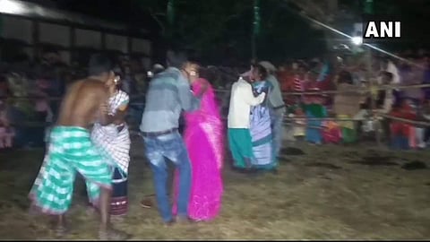 ആദിവാസി ദമ്പതികള്ക്കായി ചുംബന മത്സരം; എംഎല്എമാരെ സസ്പെന്റ് ചെയ്യണമെന്ന് ബിജെപി