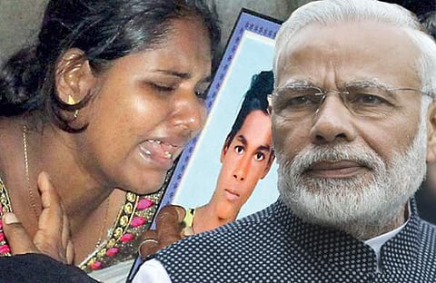 ഇതിനാണോ ഞങ്ങളിവിടെ മണിക്കൂറുകളോളം കാത്തു നിന്നത്? പൊട്ടിത്തെറിച്ച് മത്സ്യത്തൊഴിലാളികള്