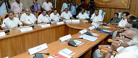 ഓഖി ദുരന്തം: മരിച്ചവരുടെ ആശ്രിതര്ക്ക് ജോലി; മുഖ്യമന്ത്രി നാളെ രാജ്നാഥ് സിങിനെ കാണും