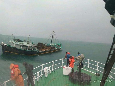 ഓഖി ചുഴലിക്കാറ്റ്: 51 മത്സ്യതൊഴിലാളികള് കൊച്ചിയിലെത്തി; പിണറായി-രാജ്നാഥ് സിങ് കൂടിക്കാഴ്ച ഇന്ന്