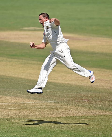 ഇന്ത്യയെ കെട്ടിപ്പൂട്ടിയ ഒാക്കീഫ് ആരാണ്?