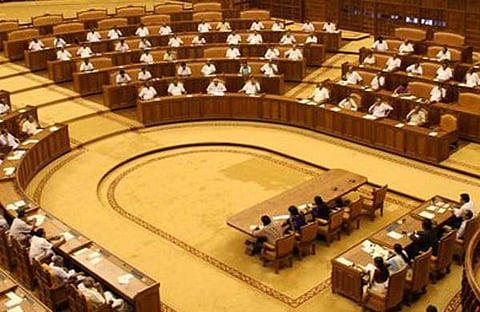 സര്ക്കുലറിന്റെ ആകെത്തുക 'കടക്കൂ പുറത്തെന്ന്' പ്രതിപക്ഷം ; അടിയന്തര പ്രമേയത്തിന് അനുമതി നിഷേധിച്ചു,സഭയില് വോക്കൗട്ട്