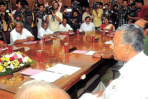 യുഡിഎഫ് സര്ക്കാരിന്റെ വിവാദ തീരുമാനങ്ങള് റദ്ദാക്കും