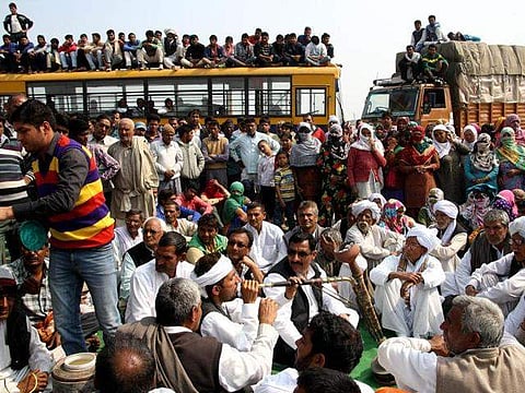 ജാട്ട് സമരത്തിനിടയ്ക്ക് വന് സംഘര്ഷം; രണ്ടു ബസുകള് അഗ്നിക്കിരയാക്കി
