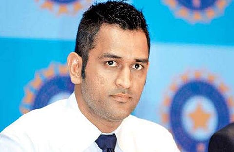 തീപ്പിടുത്തത്തിനിടെ മോഷണം പോയ ധോണിയുടെ ഫോണുകള് തിരിച്ചുകിട്ടി; ഹോട്ടലിലെ ഫയര് ഡിപ്പാര്ട്ട്മെന്റ് ഉദ്യോഗസ്ഥന് അറസ്റ്റില്