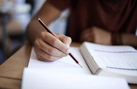 ഹോംവര്ക്ക് ചെയ്തില്ല, 11-ാം ക്ലാസുകാരനെ ഇരുമ്പു ദണ്ഡു കൊണ്ട് അടിച്ചു, അധ്യാപികയ്ക്കെതിരെ കേസ്