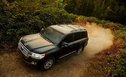 ഒന്നര കോടി വിലയുള്ള കാറിന്റെ നമ്പര് 18 ലക്ഷത്തിന്റെയായില്ലെങ്കില് പിന്നെങ്ങെനാ!