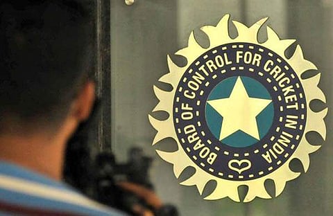 ബിസിസിഐ തലപ്പത്തിരിക്കുന്നവരെ പുറത്താക്കണമെന്ന് ഭരണസമിതി സുപ്രീം കോടതിയില്