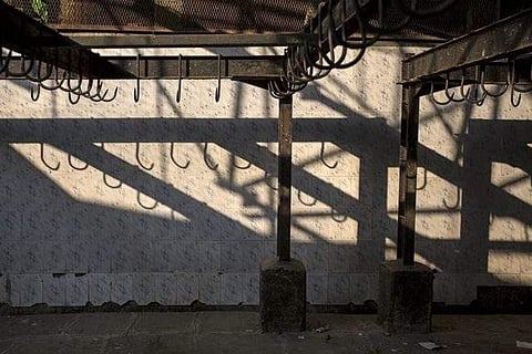 ഉത്തര്പ്രദേശില് വിവാഹത്തിന് പോത്തിറച്ചിക്ക് പകരം കോഴി മാസം വിളമ്പിയാല് മതിയെന്ന് പോലീസ്