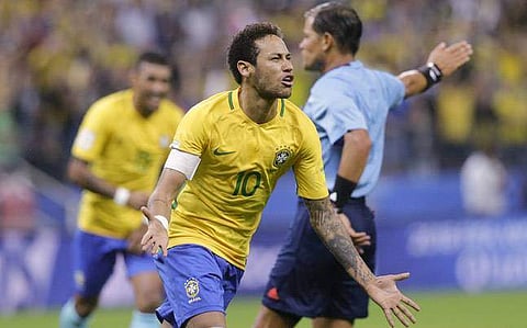 റഷ്യ ലോകക്കപ്പിന് യോഗ്യത നേടുന്ന ആദ്യ ടീമായി ബ്രസീല്; പരാഗ്വയെ മൂന്ന് ഗോളുകള്ക്ക് തോല്പ്പിച്ചു; തോല്വി ഏറ്റുവാങ്ങി അര്ജന്റീന വീണ്ടും