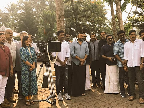 'ആദ്യം സ്ത്രീകളോട് മര്യാദയ്ക്ക് പെരുമാറാന് പഠിക്കൂ': നടി വരലക്ഷ്മി, ജയറാം ചിത്രത്തില് നിന്നും ഇറങ്ങിപ്പോയി