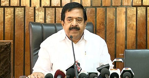 ചോദ്യപേപ്പര് വിവാദം കത്തിക്കാന് പ്രതിപക്ഷം;ഇന്ന് ചെന്നിത്തലയുടെ സത്യഗ്രഹം