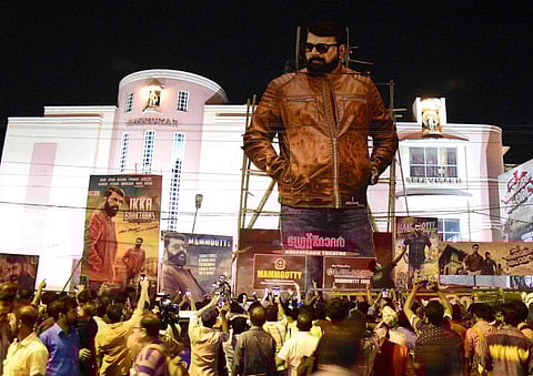 ഗ്രേറ്റ് ഫാദര് തീയറ്ററുകളില്; ഇക്കാ ഫാന്സ് ആവേശത്തില്