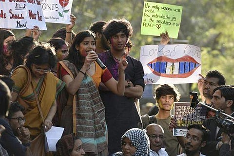 യുപിയിലെ സര്വകലാശാലകളില് സമരങ്ങള്ക്ക് വിലക്ക്; പരീക്ഷ നടക്കുന്നതിനാലെന്ന് വിശദീകരണം