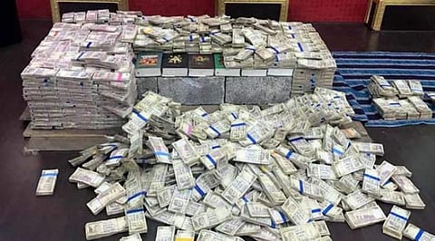 ബോംബ് നാഗയുടെ വീട്ടില് നിന്നും കണ്ടെടുത്തത് 40 കോടിയുടെ അസാധു നോട്ടുകള്