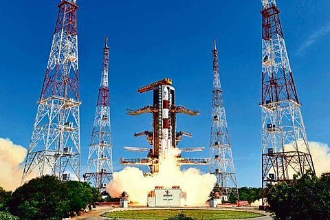 അയല്രാജ്യങ്ങള്ക്ക് ഇന്ത്യയുടെ സമ്മാനമായി ഉപഗ്രഹം; സൗത്ത് ഏഷ്യ സാറ്റ്ലൈറ്റ് മെയ് 5ന് വിക്ഷേപിക്കുമെന്ന് ഐഎസ്ആര്ഒ