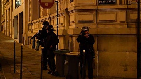 പാരീസില് ഐഎസ് വെടിവെയ്പ്പ്; പൊലീസ് ഉദ്യോഗസ്ഥനും തീവ്രവാദിയും കൊല്ലപ്പെട്ടു