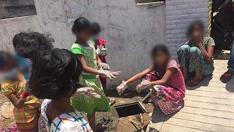 എച്ച്ഐവി പോസിറ്റീവായ പെണ്കുട്ടികളോട് ക്രൂരത; ഓവുചാല് വൃത്തിയാക്കിച്ച് അനാഥാലയം ജീവനക്കാര്