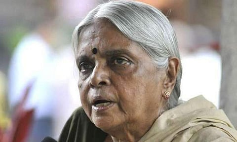 ചെറുപ്പക്കാരായ ഉദ്യോഗസ്ഥരുടെ മനോവീര്യം തകര്ക്കരുത്: സുഗതകുമാരി