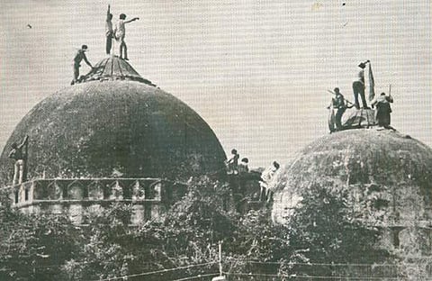 ബാബരി ഗൂഢാലോചനയില് അഡ്വാനിക്കും പങ്ക്, വിചാരണ തുടരണമെന്ന് സിബിഐ സുപ്രീം കോടതിയില്