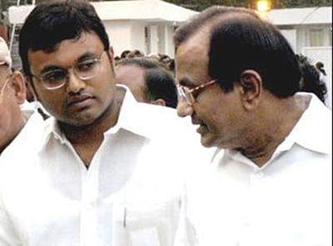 പി. ചിദംബരവും മകന് കാര്ത്തി ചിദംബരവും