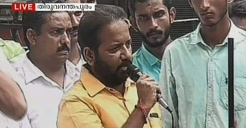 സമാധാനം നിലനില്ക്കുന്നത് ആര്എസ്എസിന്റെ ഔദാര്യം കൊണ്ട്, പ്രവര്ത്തകരെ തൊട്ട കരങ്ങളും തലകളും തേടി മുന്നേറ്റമുണ്ടാകുമെന്ന് ആര്എസ്എസ് നേതാവ്